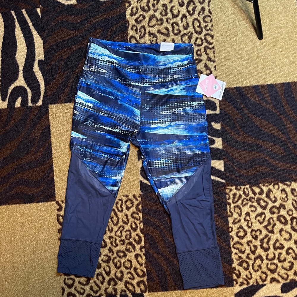 Marika sz LG Capri workout pant